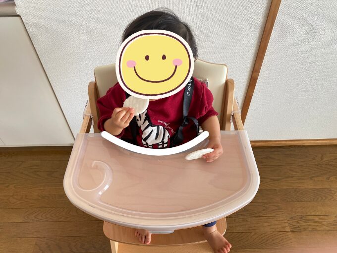 体に沿ったテーブル